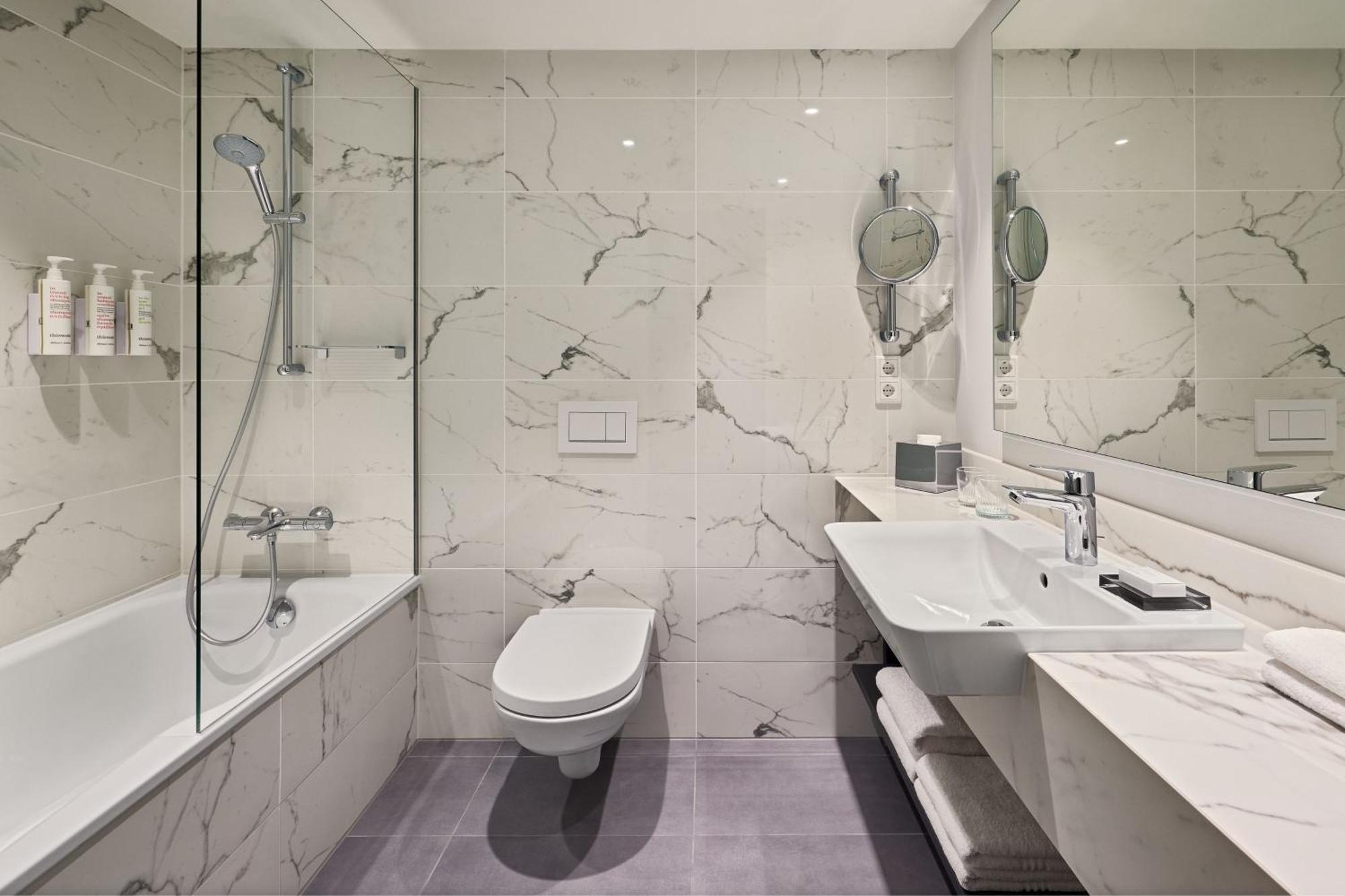 Studio Suite, Executive lounge access, Larger Studio, Sofa bed