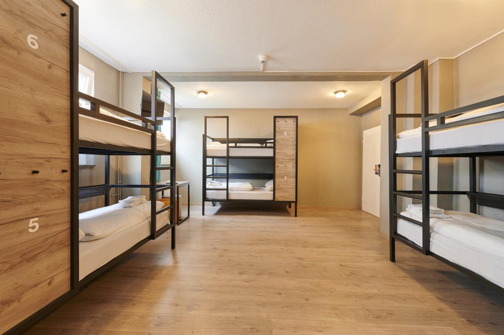 Bed 8-Bed Dormitory Room