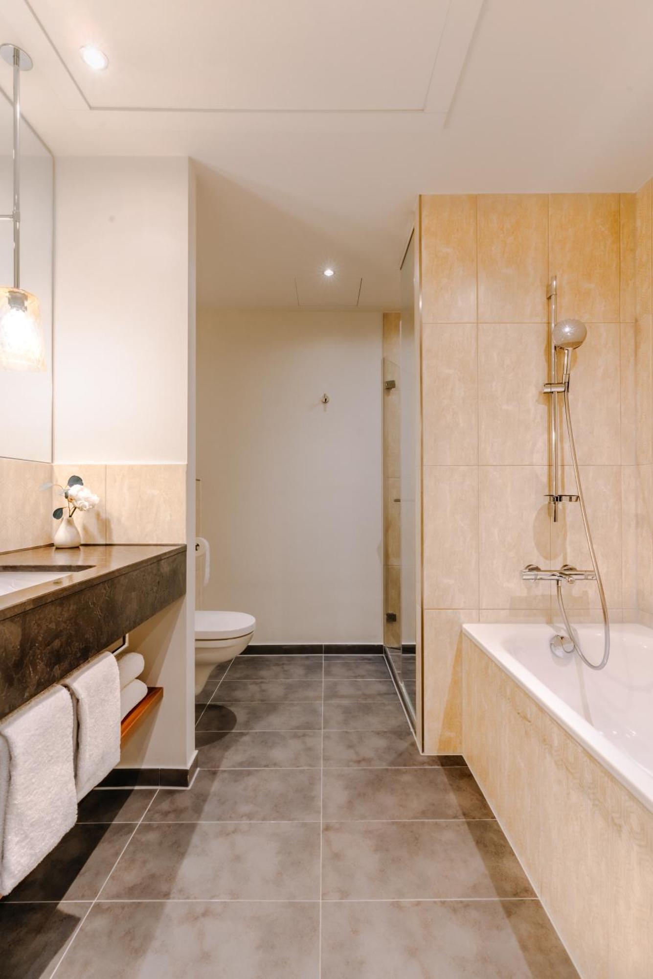 King Junior Suite