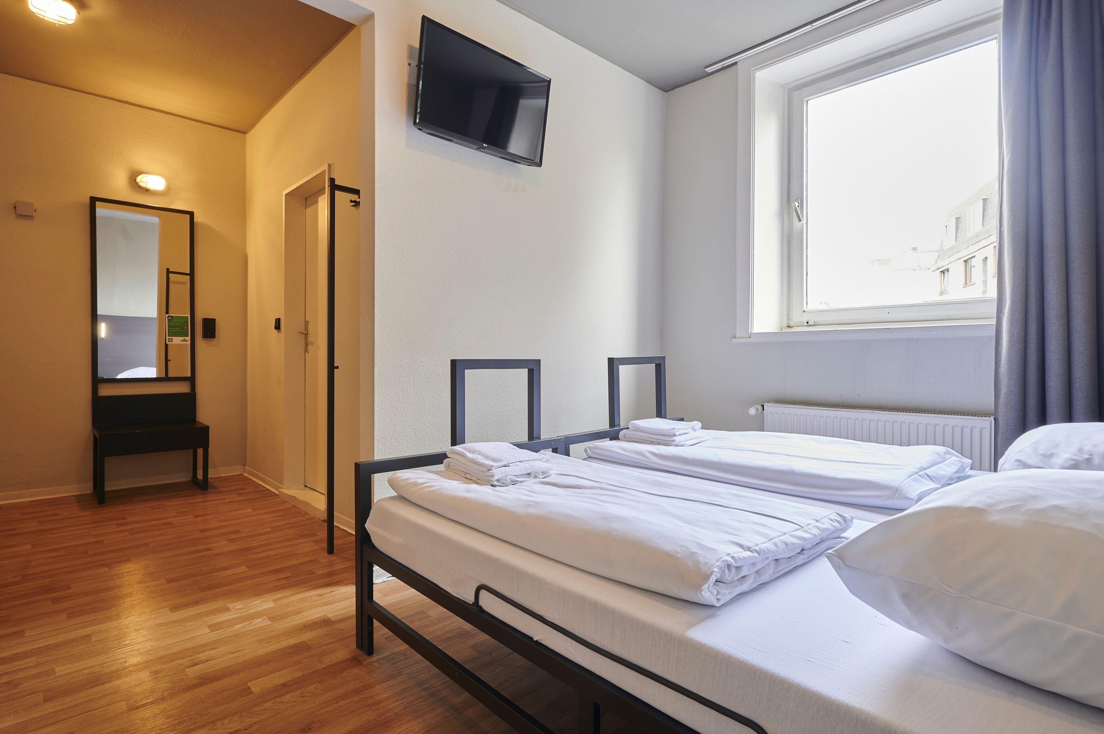 Twin Room,1709812495:JPEG