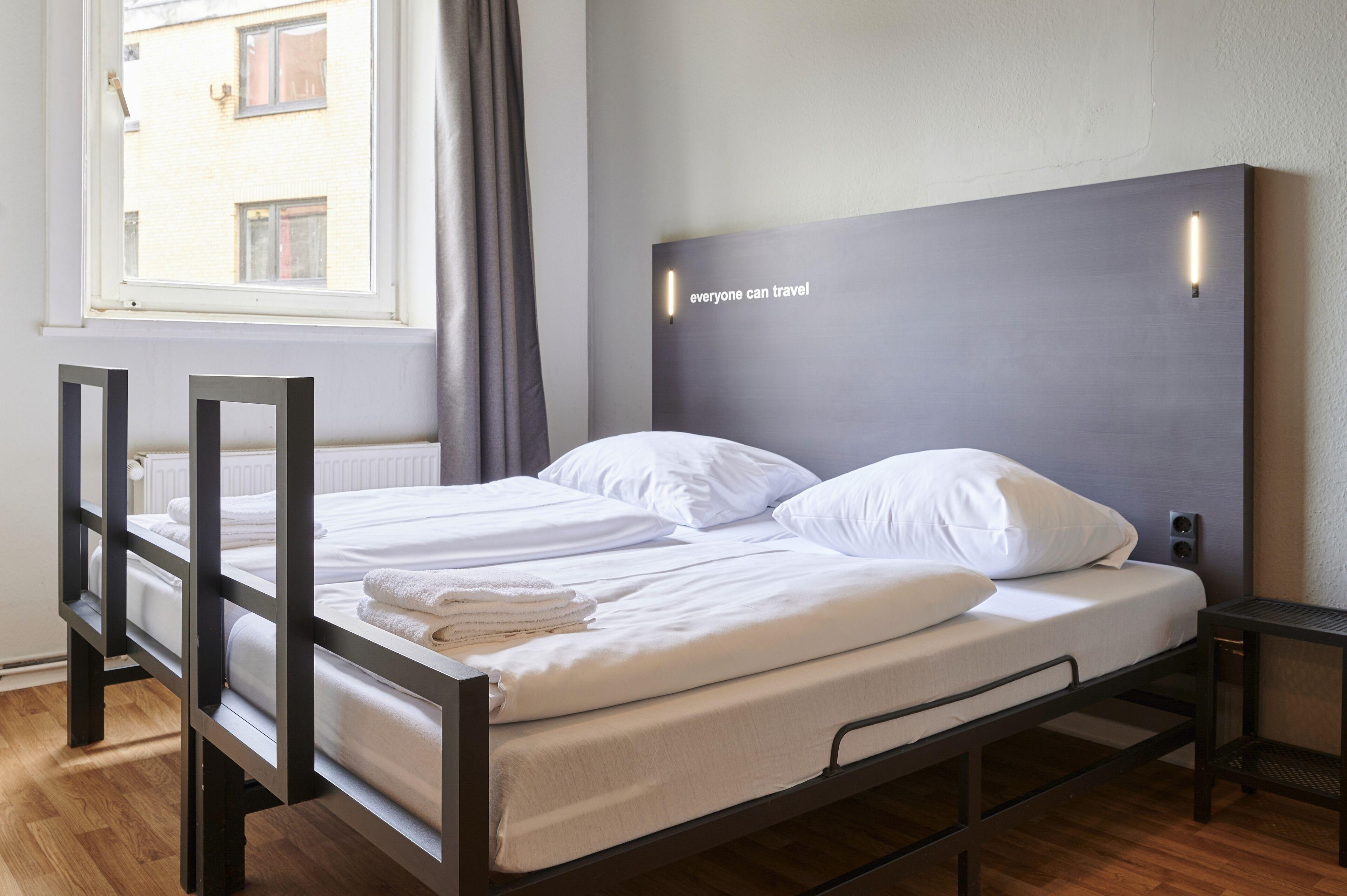 Twin Room,1709812465:JPEG