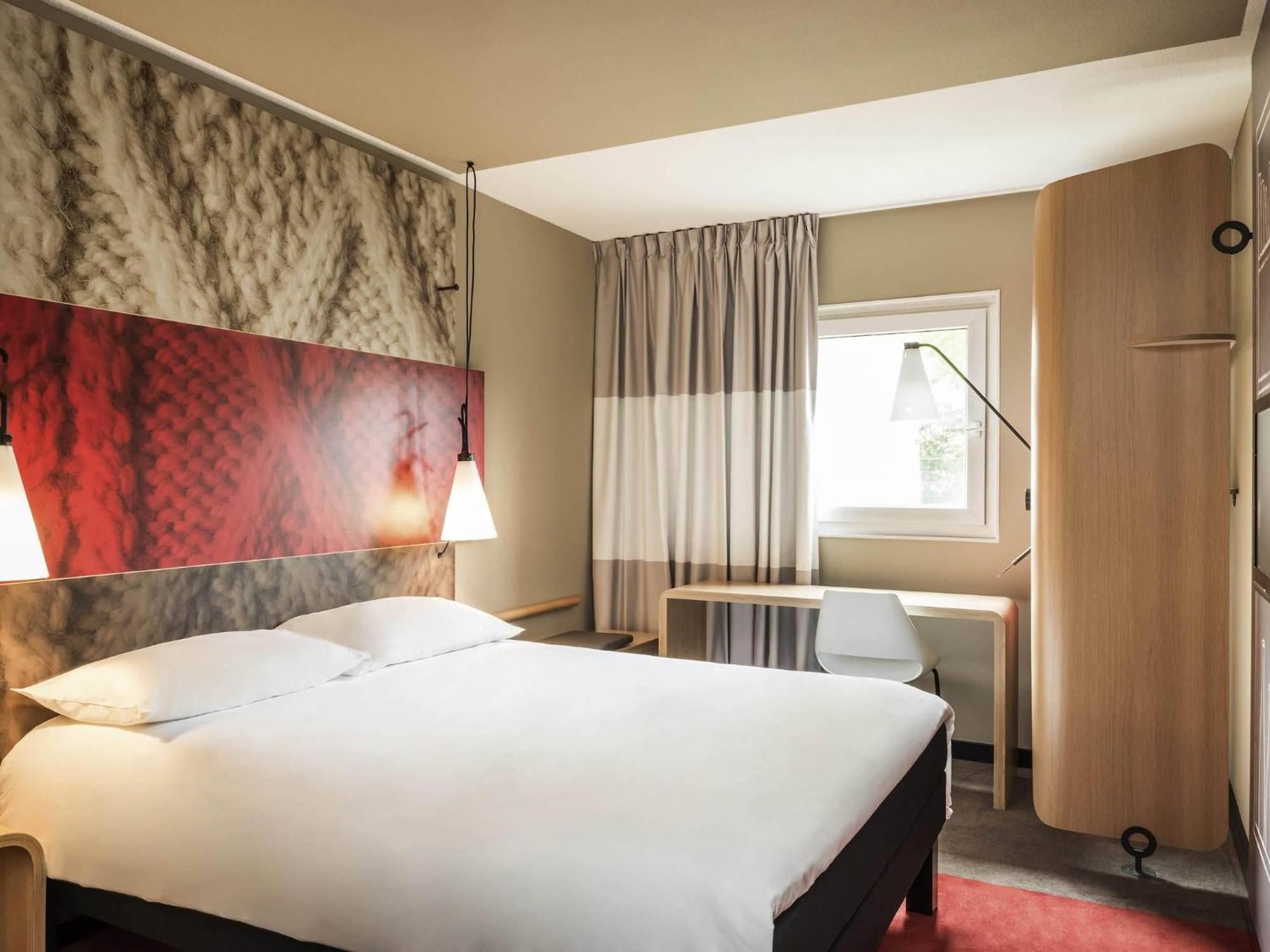 Standard Queen Room