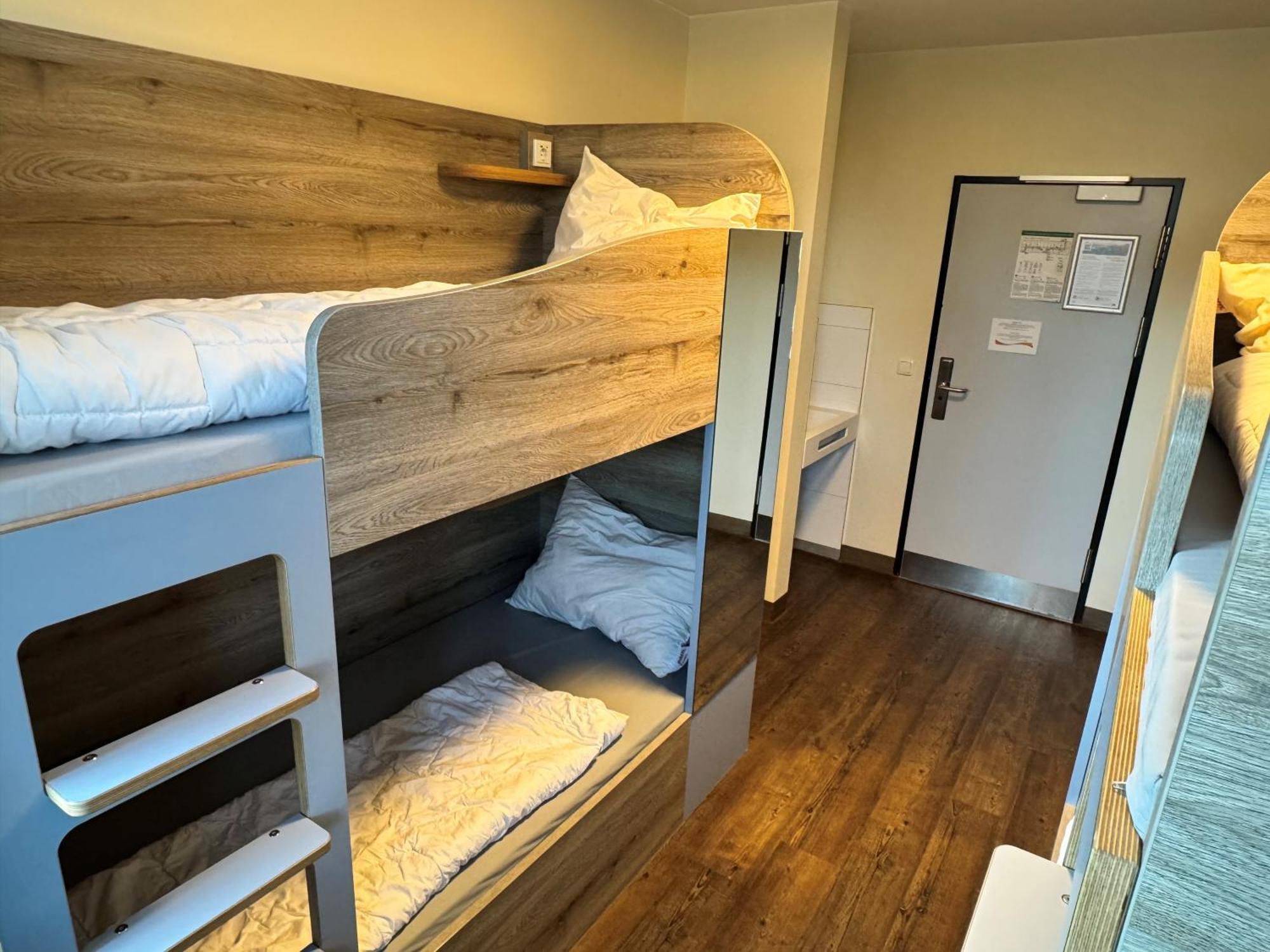 Bed 6-Bed Mixed Dormitory Room only guests 18