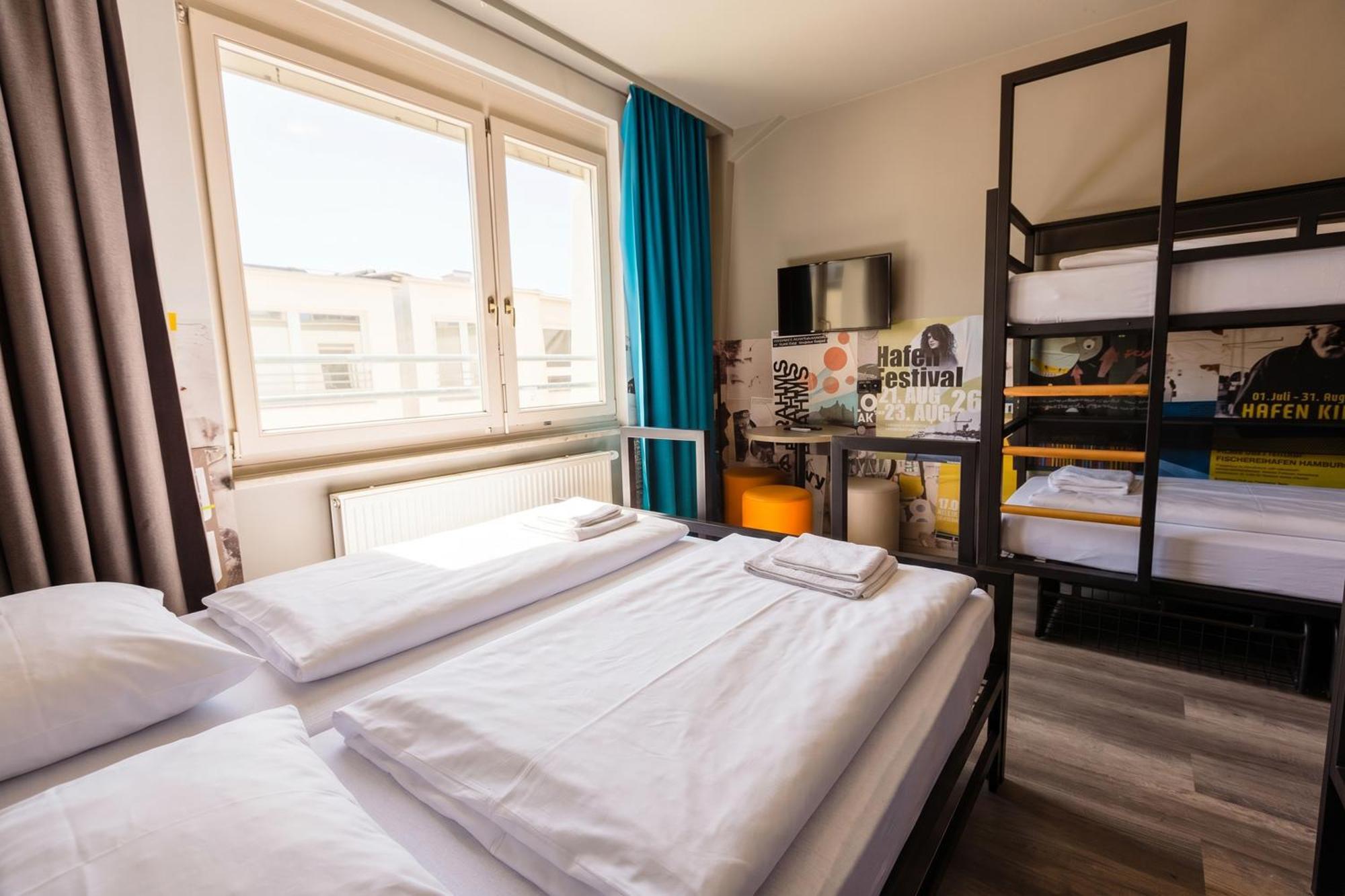 Bed 6-Bed Dormitory Room