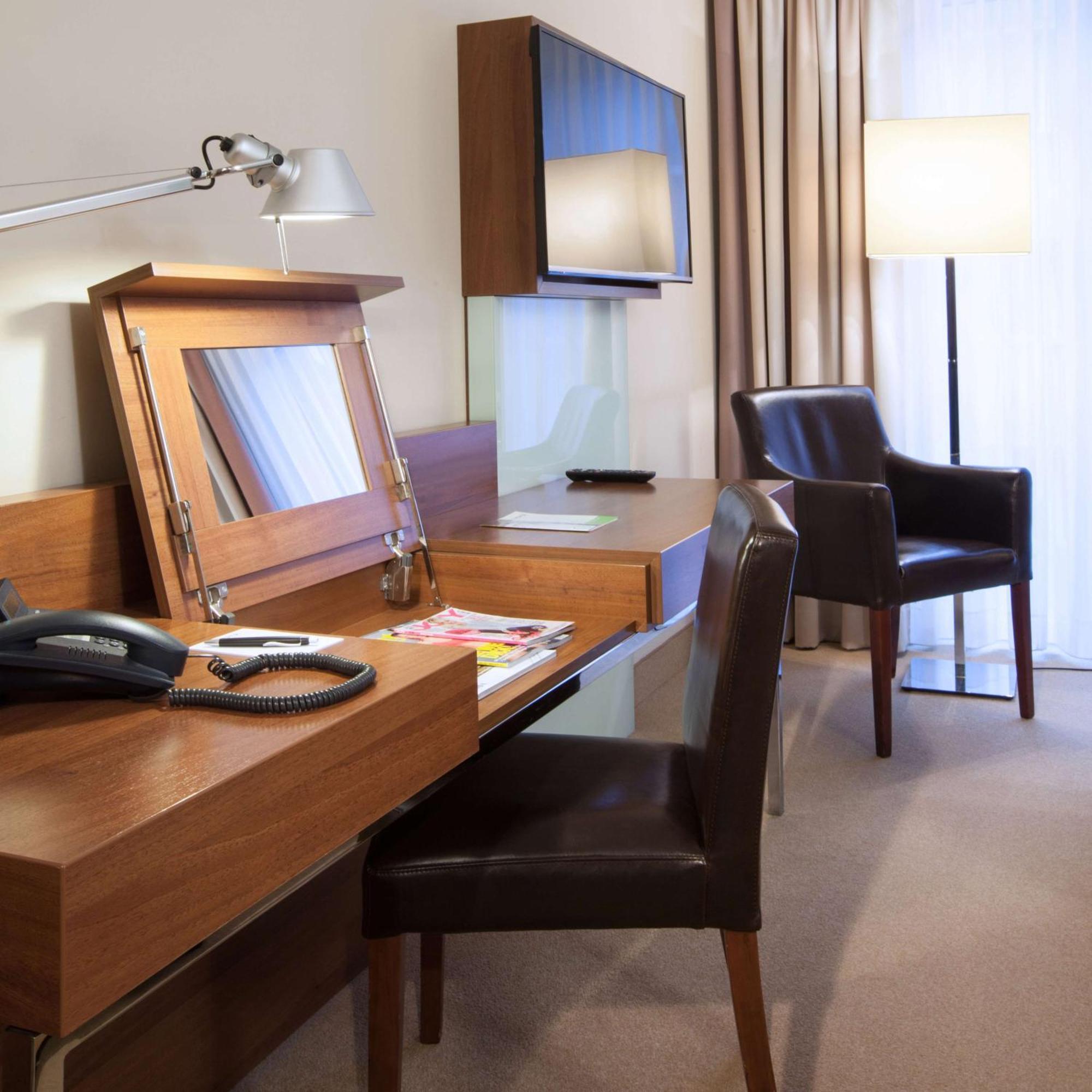 Zimmer mit Kingsize-Bett