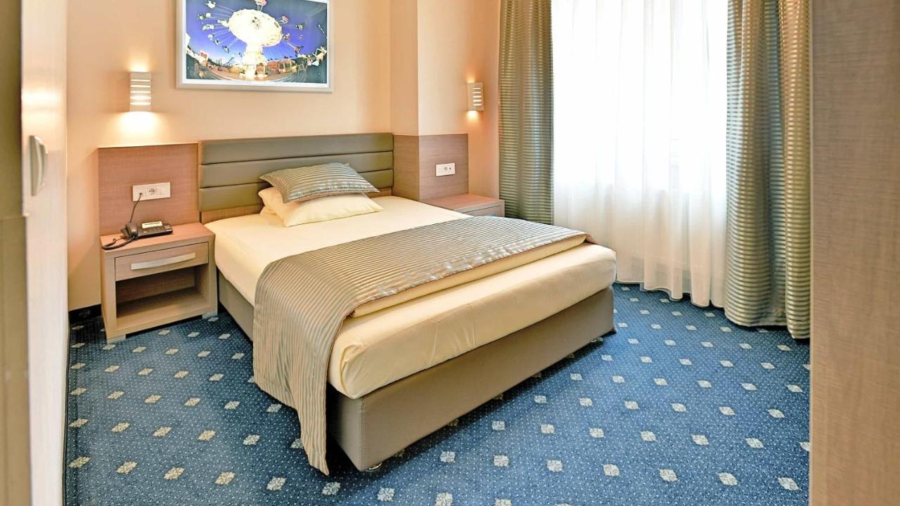 Single Room,724391479:JPEG