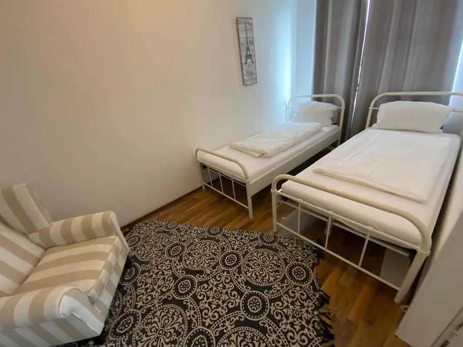 Apartment City Süd- 5 Zimmer_15 Personen _ Komplett_eingerichtet-1
