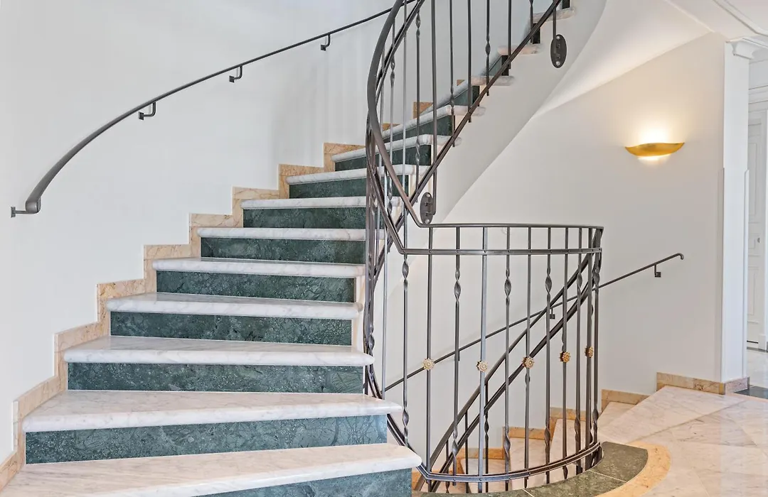 CLS Moderne City-Wohnung Hamburg Tiefgarage, Klimaanlage, Free-TV, 65 Zoll Smart-TV, E-Laden, Balkon, Parken, Nespresso Maschine inklusive Kapseln, Blick über Hamburg, Cafe im Haus, Bus gegenüber, Flex Check In-1