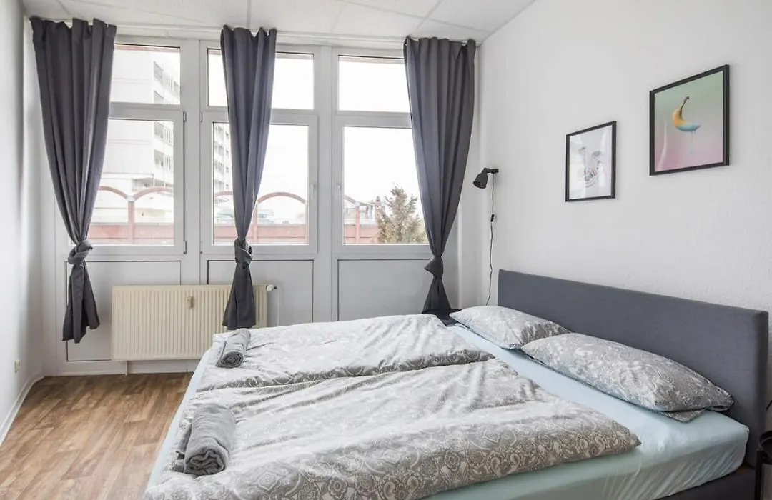 Spacious 2 Bedroom Apartment Hamburg-1