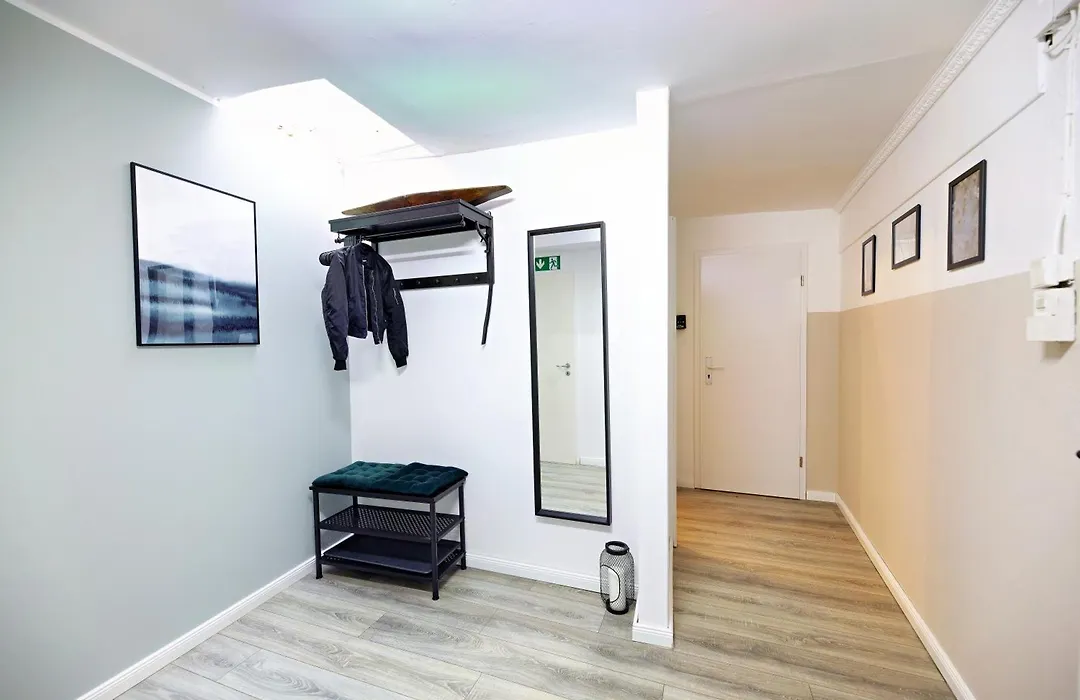 Peaceful City Garden Apartment-1