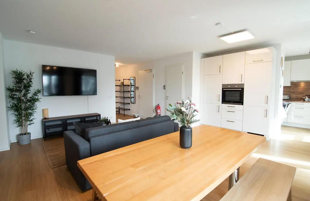 Central Apartment 4 Bedrooms For Up To 12 Guests-1