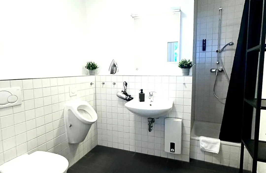 Central Apartment For Up To 10 Guests-1