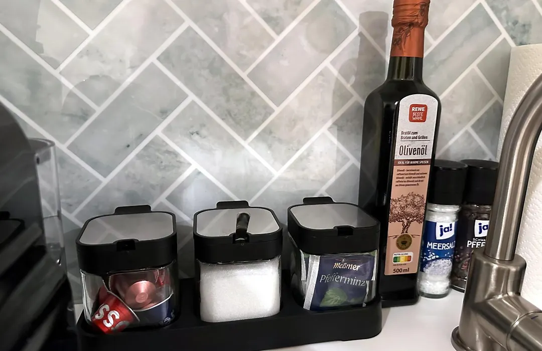 Gemütliches 2 Zimmer Ambient Apartment mit Queensize-Bett , Etagenbett& Schlafsofa in Alsternähe-1
