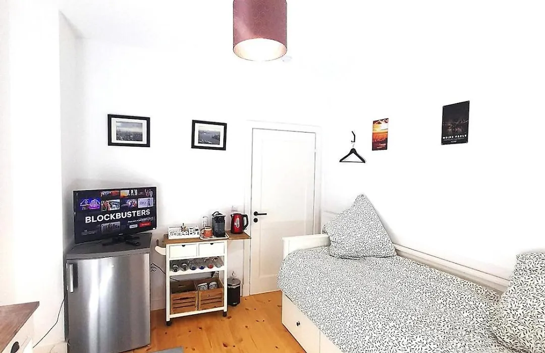 Central Private Cozy Room W Own Entrance, Spacious Bathroom, On-Site Parking, 450M To Nearest Bus Stop-1