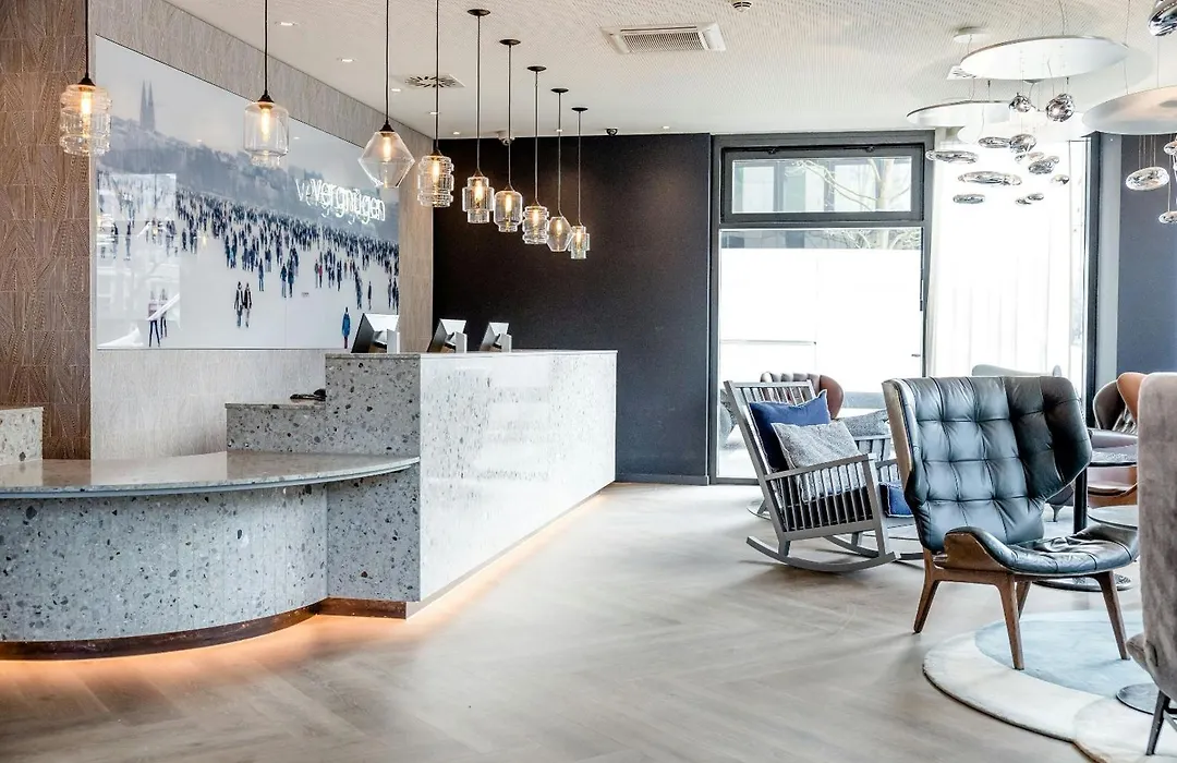 Motel One Hamburg-Alster-1