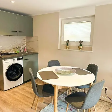 Souterrain - Privatwohnung mit Schlafzimmer im Einfamilienhaus-2