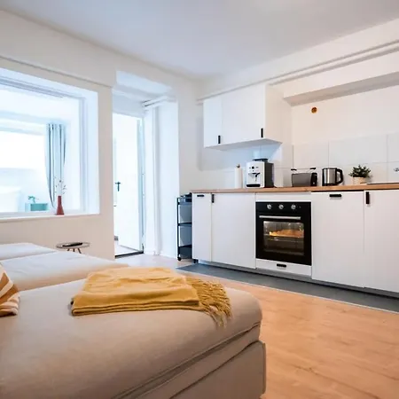 Hamburg City Apartment For 7-2