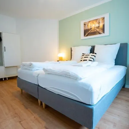 Hamburg City Apartment For 7-3