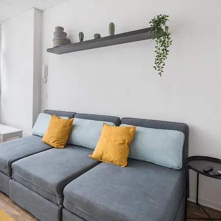 Spacious 2 Bedroom Apartment Hamburg-3