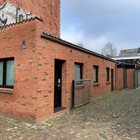 Cosy Studio With Private Parking-2