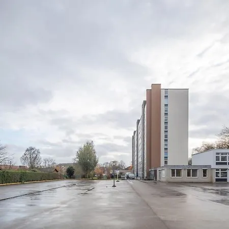 Beautiful 2 Bedroom Apartment Incl Parking-3