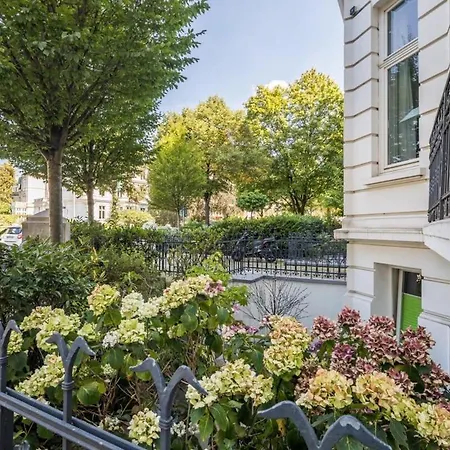 Charming Apartment In Prime Location-3
