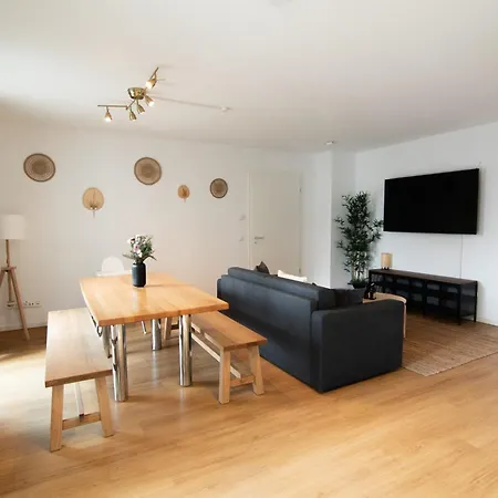 Central Apartment 4 Bedrooms For Up To 12 Guests-3