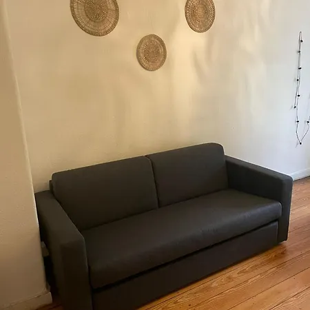 Cosy 2-Room Apartment In Urban Location-3