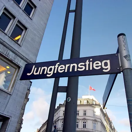 Jungfernstieg Family&Business Apartment-3
