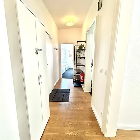 Central Apartment For Up To 10 Guests-3