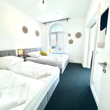 Central Apartment For Up To 10 Guests-2