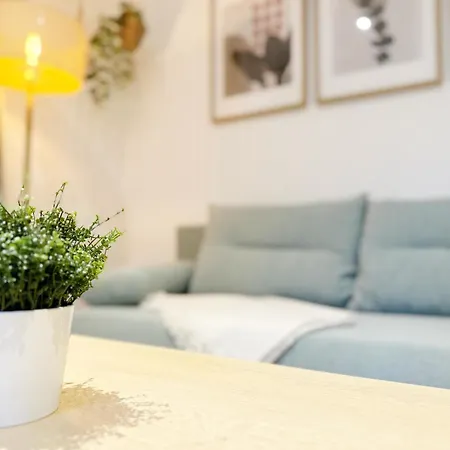 Gemütliches 2 Zimmer Ambient Apartment mit Queensize-Bett , Etagenbett& Schlafsofa in Alsternähe-3