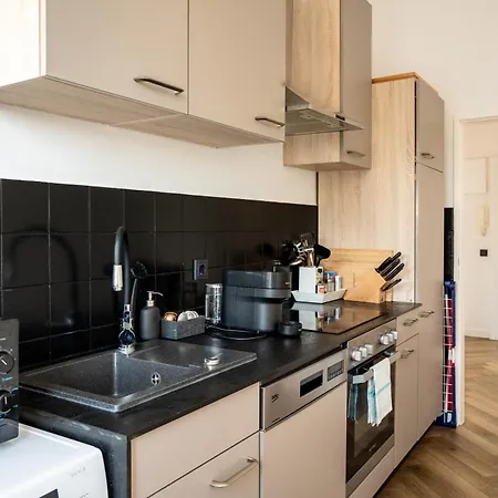 Airport Apartment Fuer 4 - Smart Tv - Kueche - Echarger-2