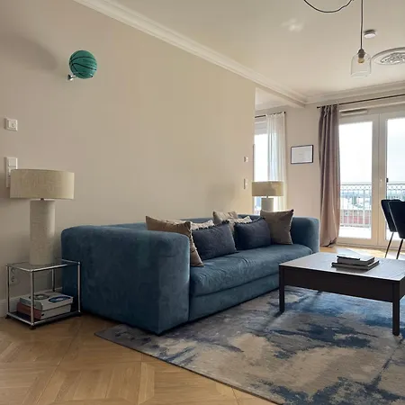 CLS Moderne City-Wohnung Hamburg Tiefgarage, Klimaanlage, Free-TV, 65 Zoll Smart-TV, E-Laden, Balkon, Parken, Nespresso Maschine inklusive Kapseln, Blick über Hamburg, Cafe im Haus, Bus gegenüber, Flex Check In-2