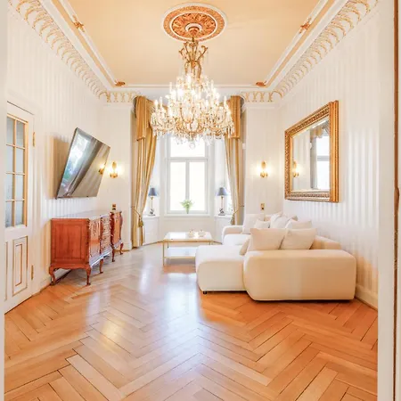 Soiree Villa Near Alster With Garden And Party Room-2