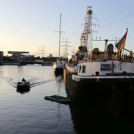 Schiffshotel Schlafen im Hafen-2