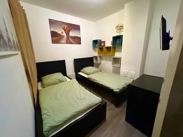 Schönes Hinterhaus Nähe Badesee