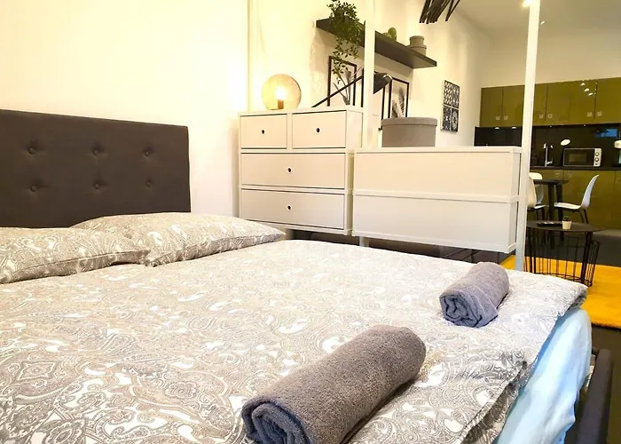 Cosy Studio With Private Parking