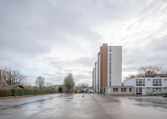 Beautiful 2 Bedroom Apartment Incl Parking