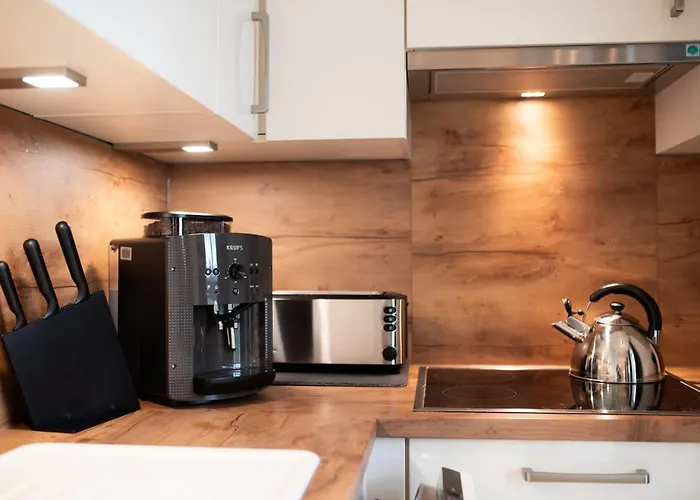 Central 4 Bedrooms For Up To 12 Guests