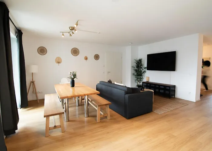 Central 4 Bedrooms For Up To 12 Guests
