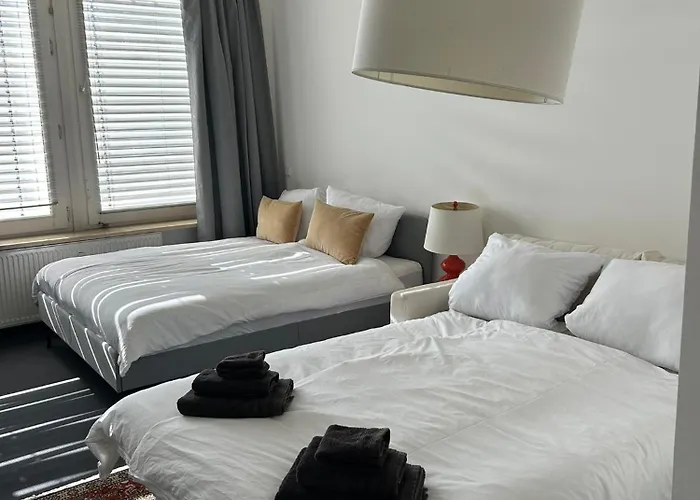 35 Qm Großes Mit Eigenem Badezimmer In Den Elbvororten