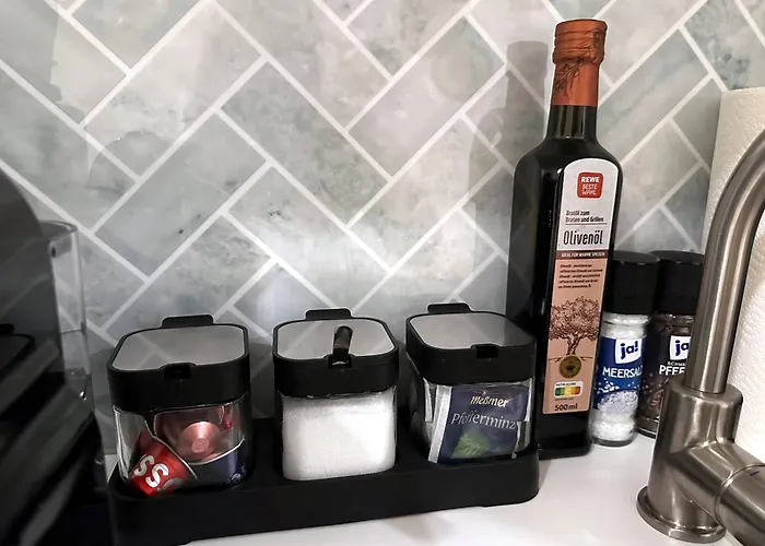 Gemütliches 2 Zimmer Ambient Apartment mit Queensize-Bett , Etagenbett& Schlafsofa in Alsternähe