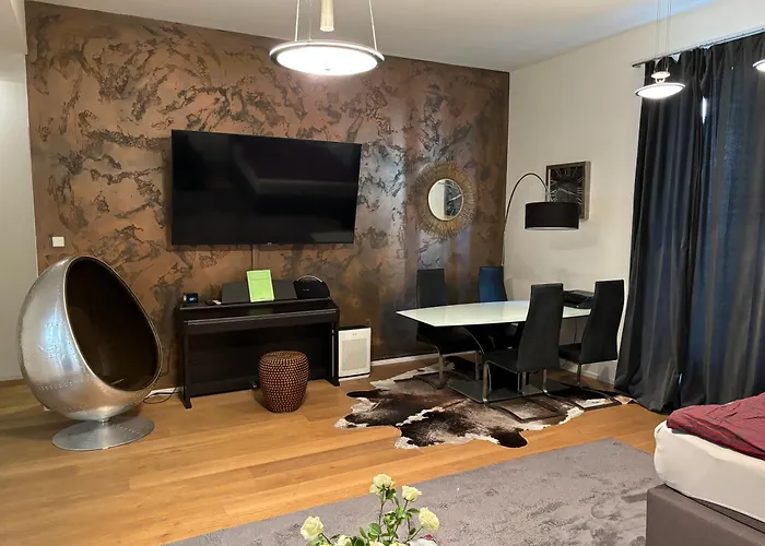 2 Rooms Shanghaiallee Appartment