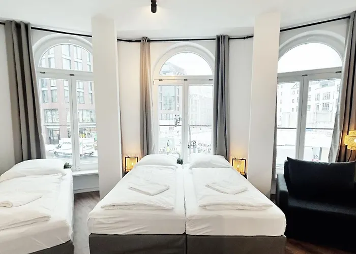 Stylish Near Binnenalster For Up To 8 Guests