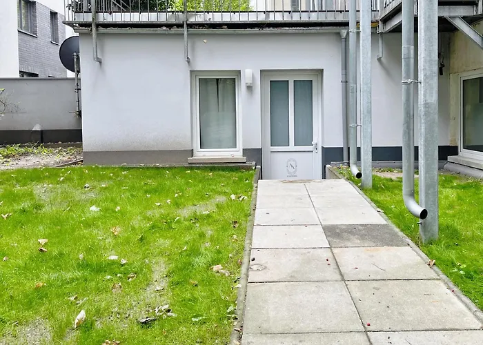 Gemütliches 2 Zimmer Ambient Apartment mit Queensize-Bett , Etagenbett& Schlafsofa in Alsternähe