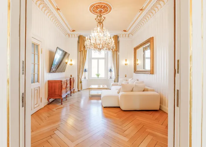 Soiree Villa Near Alster With Garden And Party Room