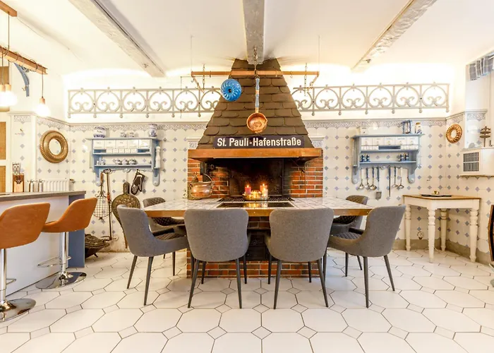 Soiree Villa Near Alster With Garden And Party Room